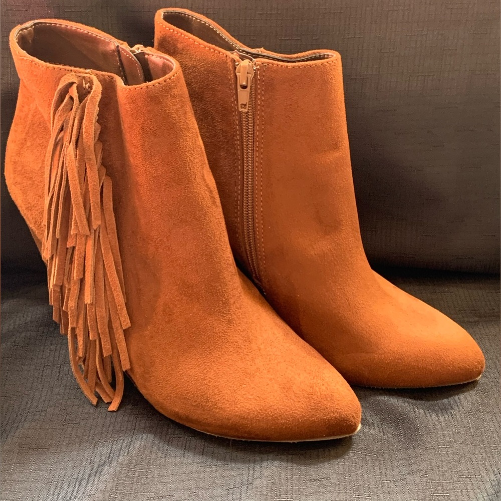 Texas Holdem like Beyoncé- Madden Girl suede booties, sz 8.5, worn 1x, like new